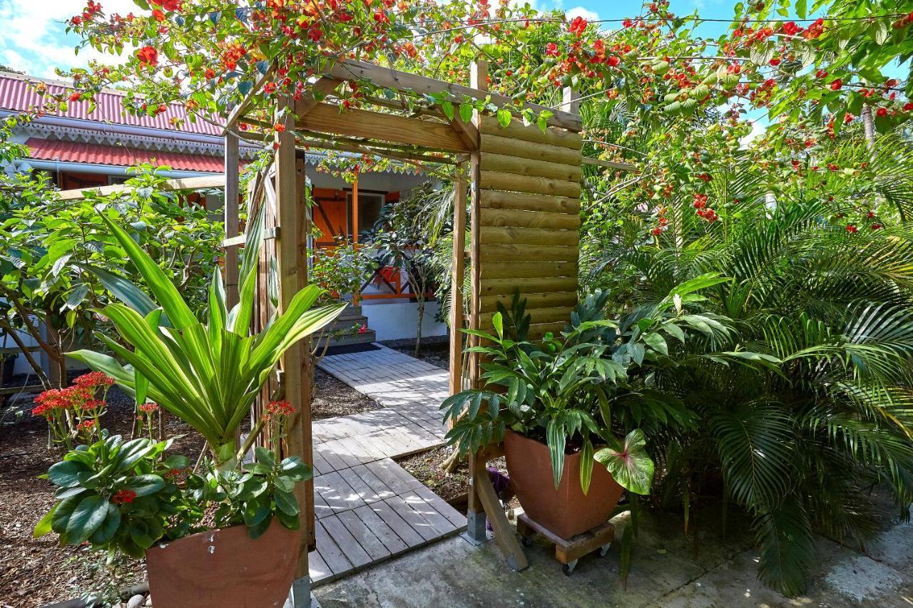 SOLEIL COUCHANT - Gîtes Deshaies Exterior foto